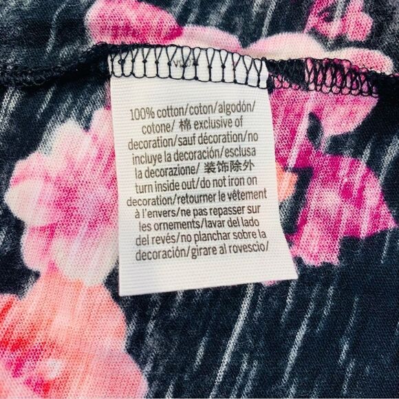 PINK Victoria’s Secret Black Floral T-shirt Size Xs - Picture 9 of 9